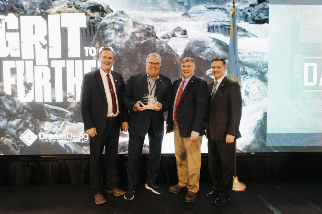 Dana Dykhouse recieves Excellence in Economic Development Award.
